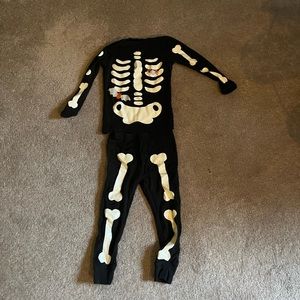 Carters 24m skeleton top and bottom